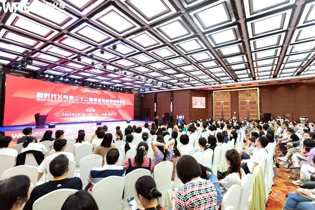 从“别烦我”到“没意思”:我用三招,让女儿主动放下手机