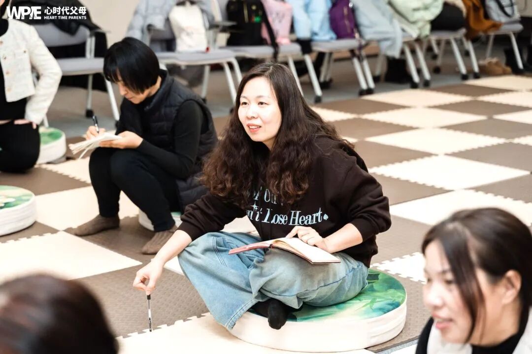 【学习军师方案班 · 高级】“妈,你当年为什么要把我送人?”她哭着问出这句话后才发现,爱从来没走,只是被痛苦挡住了