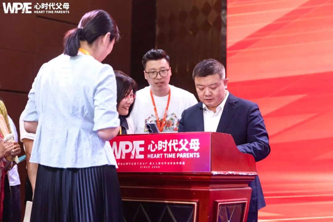 【家庭生态导师班】他在狗身上找家的感觉，父母却骂他“冷血”“没良心”——可悲的不是孩子，而是不会养育的父母