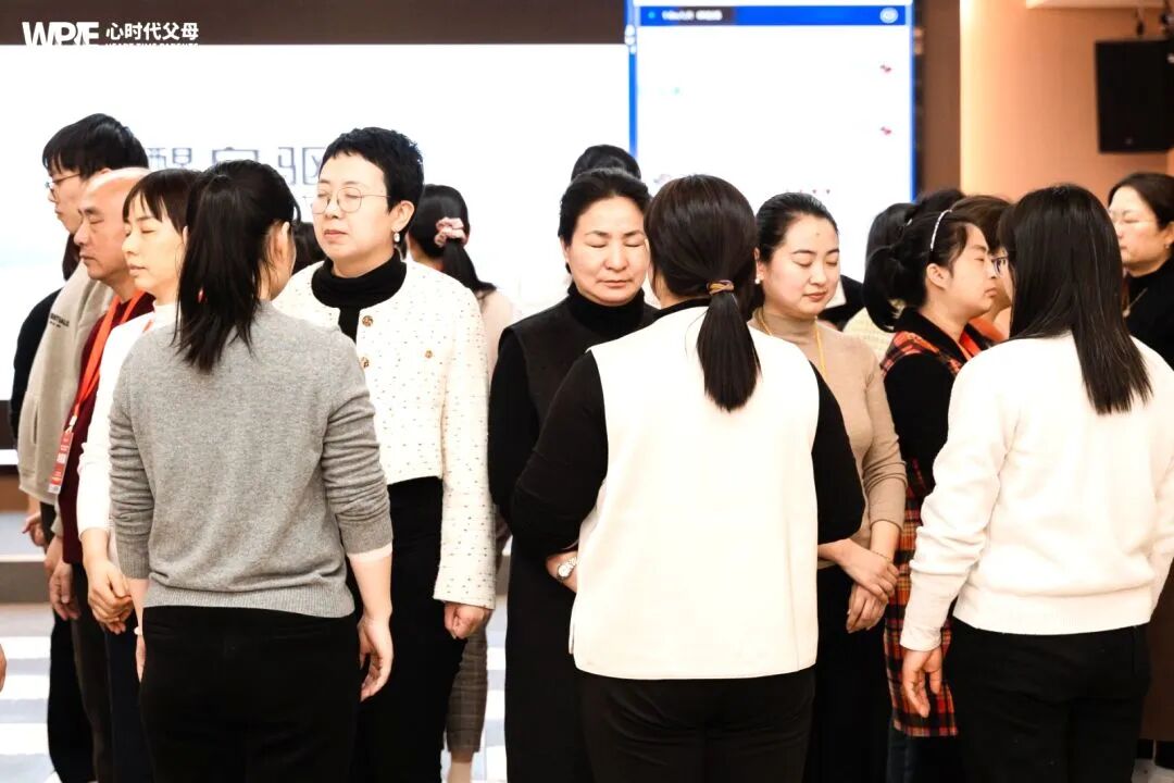 【学习军师方案班 · 高级】“妈,你当年为什么要把我送人?”她哭着问出这句话后才发现,爱从来没走,只是被痛苦挡住了