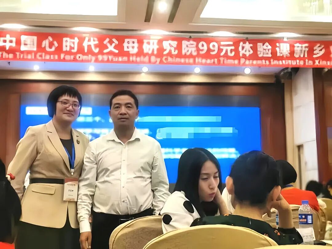 “孩子,你不用那么懂事,我和你爸爸的矛盾,不用你来承担!”