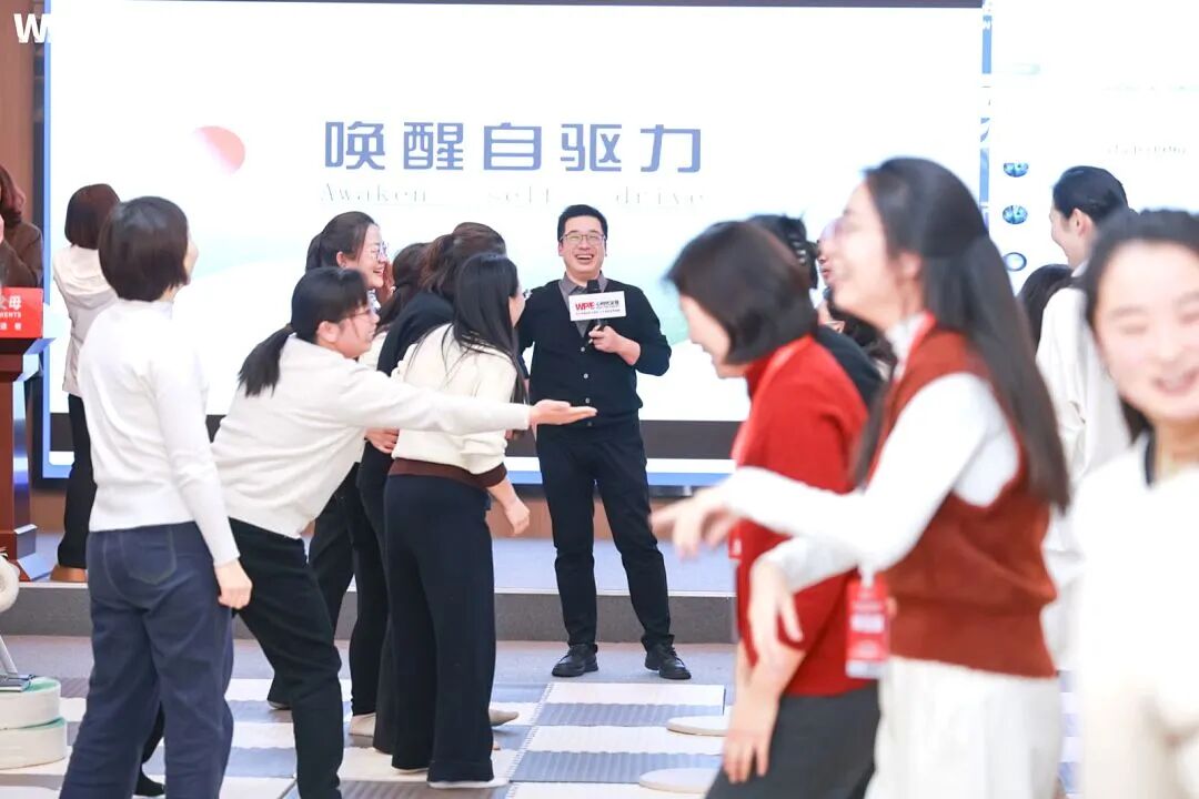 【学习军师方案班 · 高级】“妈,你当年为什么要把我送人?”她哭着问出这句话后才发现,爱从来没走,只是被痛苦挡住了