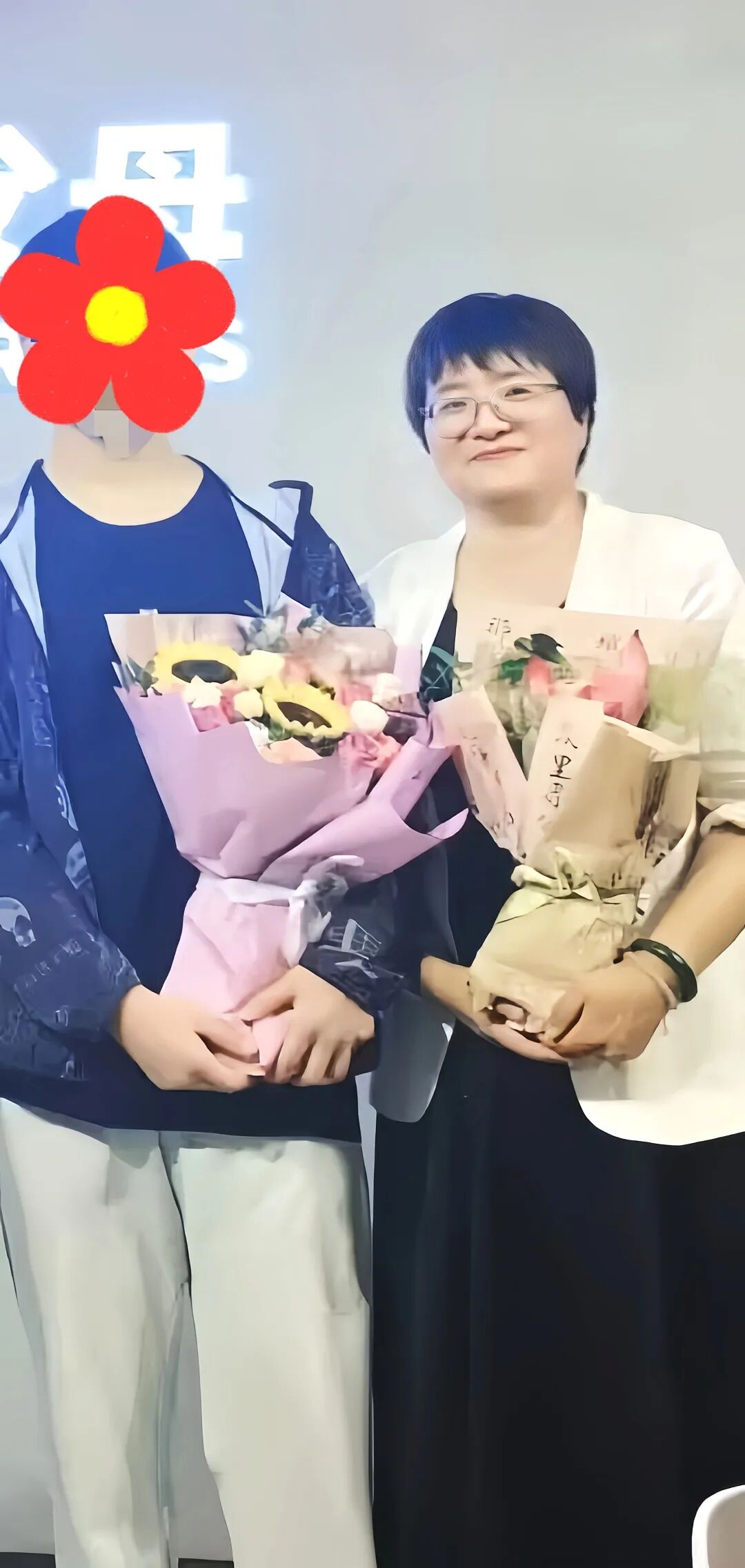 “孩子,你不用那么懂事,我和你爸爸的矛盾,不用你来承担!”