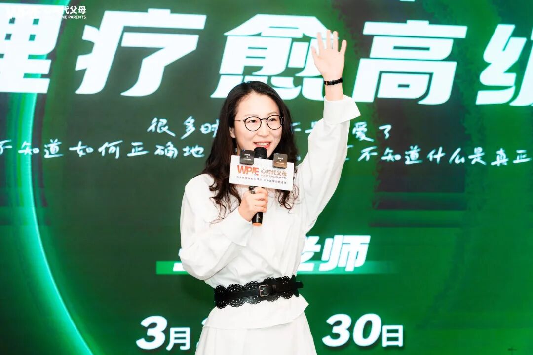 去他的“乖”!我们总想让孩子“乖”,却忘了自己当年心里藏了多少委屈