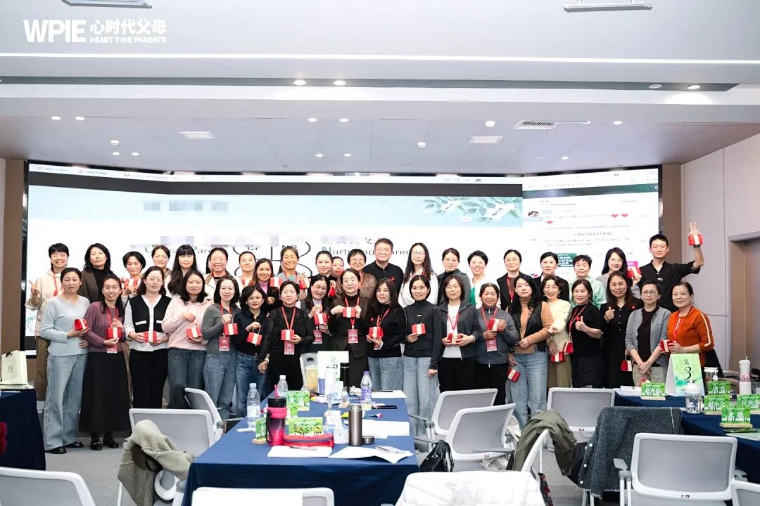 去他的“乖”!我们总想让孩子“乖”,却忘了自己当年心里藏了多少委屈