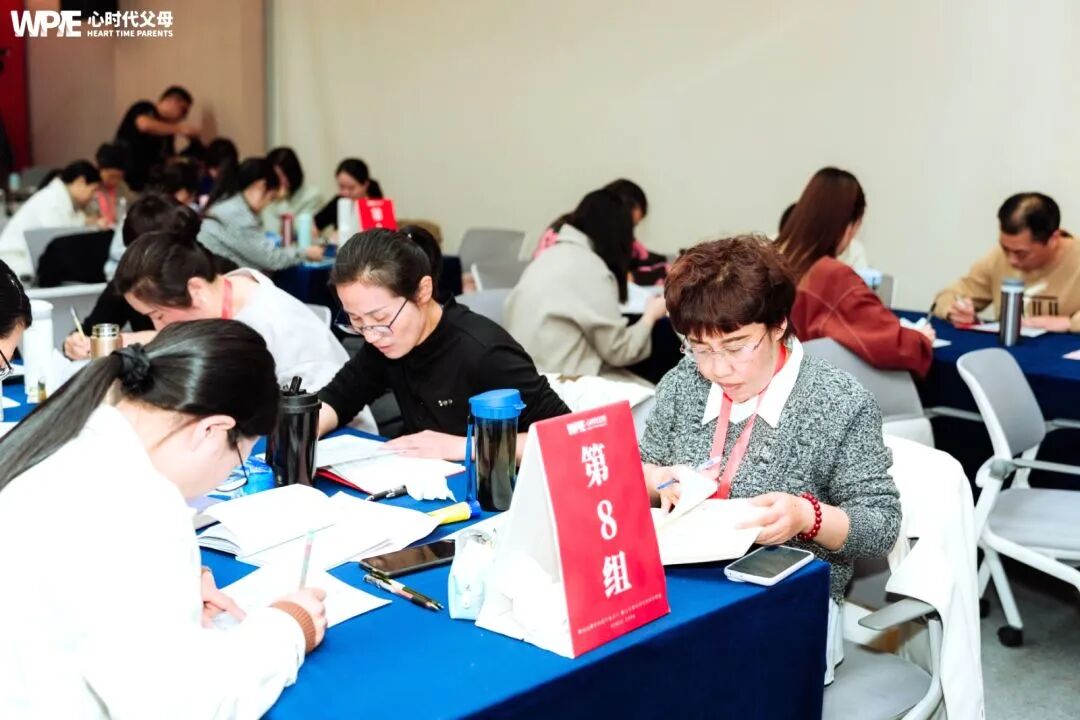 去他的“乖”!我们总想让孩子“乖”,却忘了自己当年心里藏了多少委屈