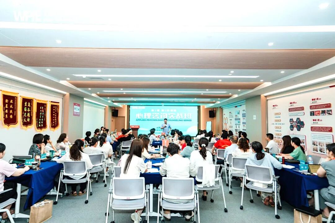 你和那个女孩一起去博物馆,你开心吗?——张兆鹏老师:“先问感受,再谈社交!”