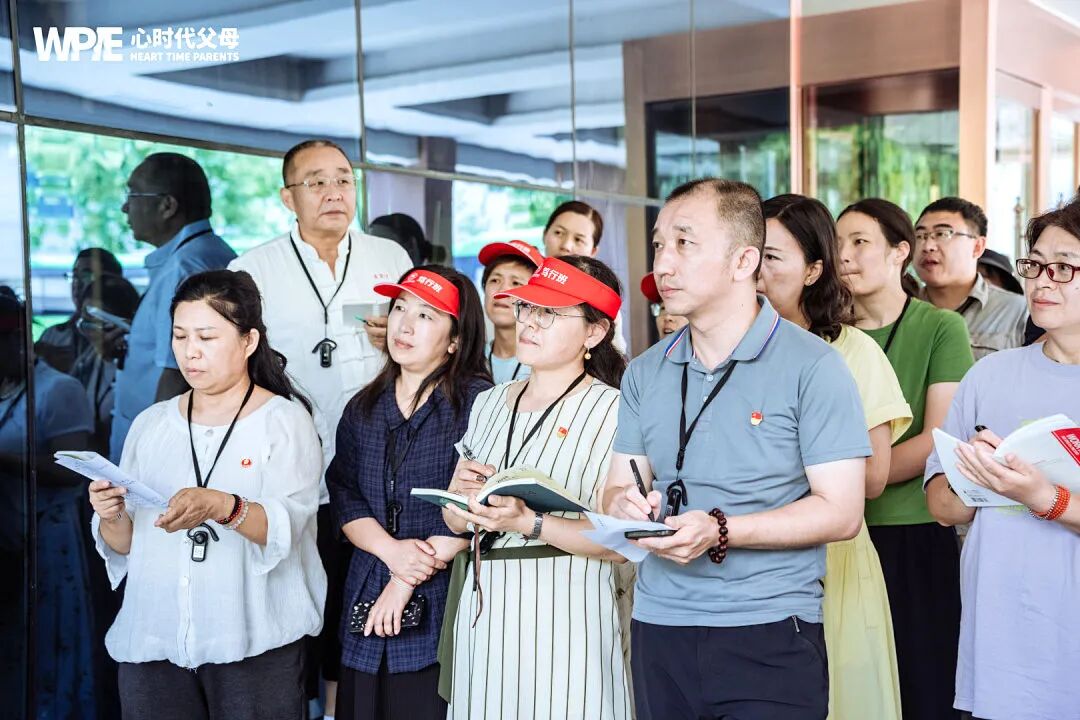 为什么孩子一遇事就喊“妈”?因为你可能正在替他过人生!