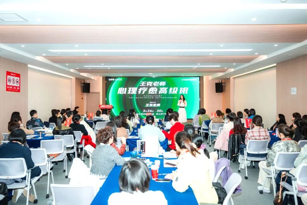 去他的“乖”!我们总想让孩子“乖”,却忘了自己当年心里藏了多少委屈