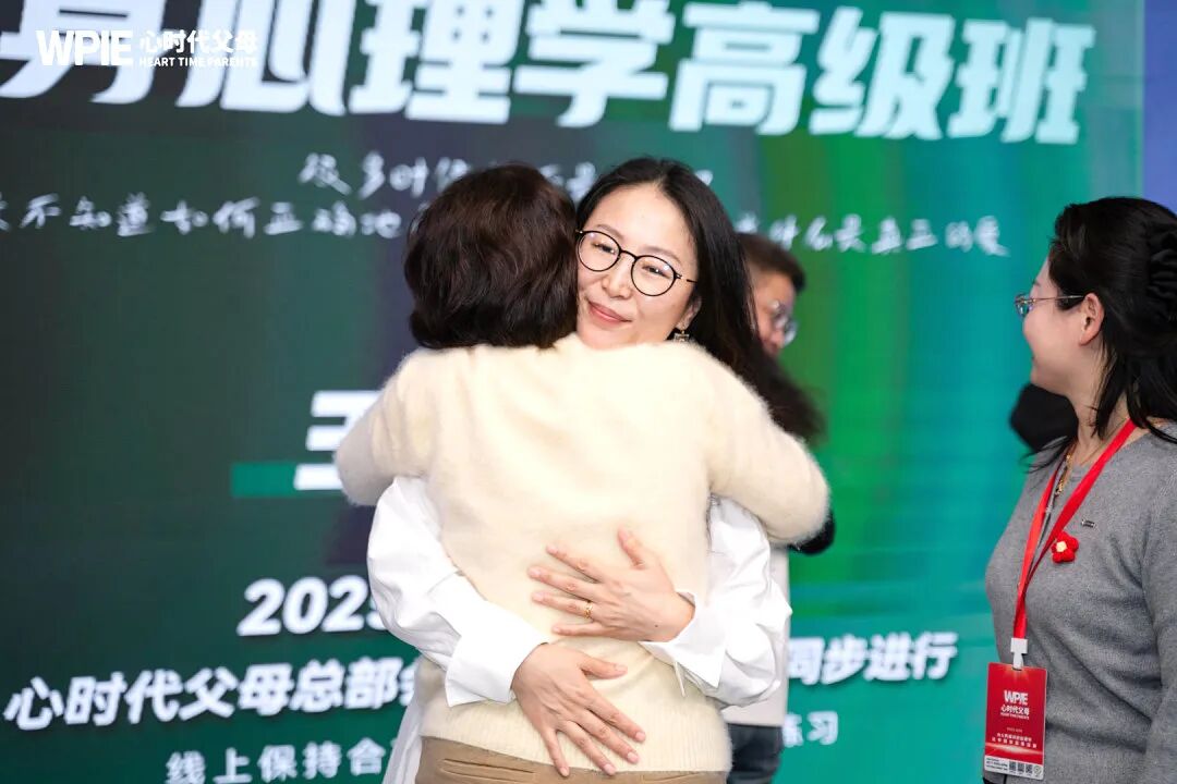 去他的“乖”!我们总想让孩子“乖”,却忘了自己当年心里藏了多少委屈