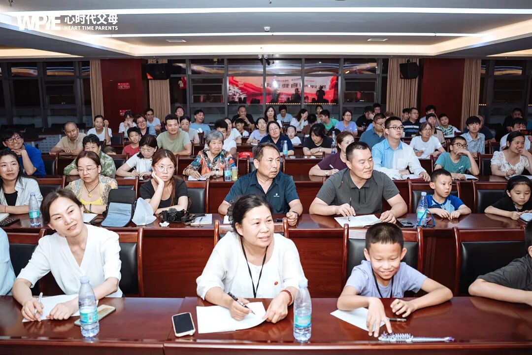 为什么孩子一遇事就喊“妈”?因为你可能正在替他过人生!