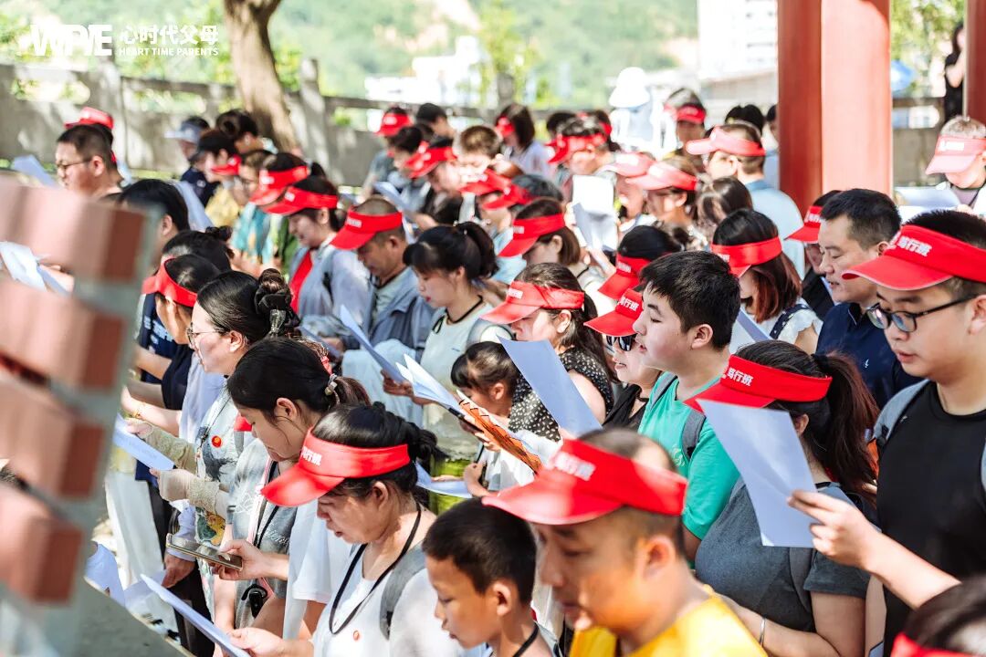 为什么孩子一遇事就喊“妈”?因为你可能正在替他过人生!