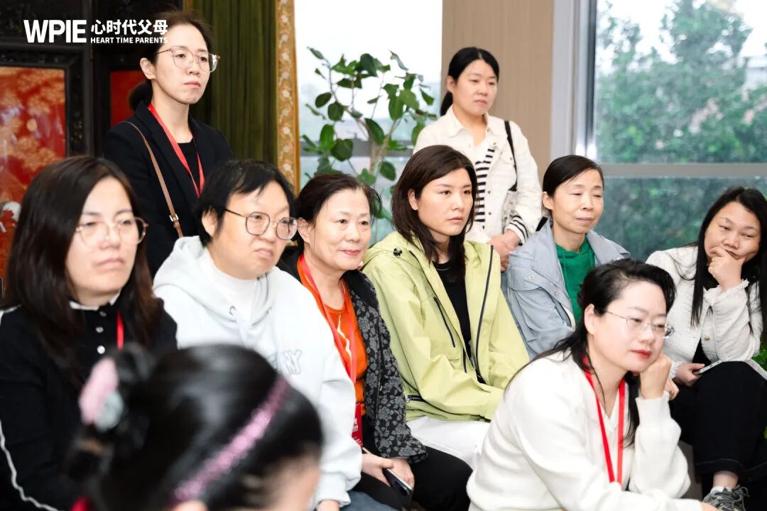 去他的“乖”!我们总想让孩子“乖”,却忘了自己当年心里藏了多少委屈