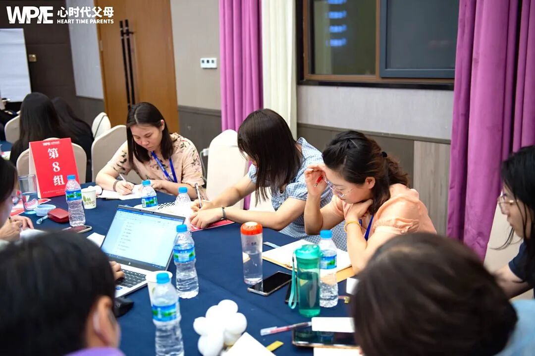 童年的伤,成了成年后的“情劫”——那个亲眼目睹父亲背叛母亲的女孩,后来怎样了?