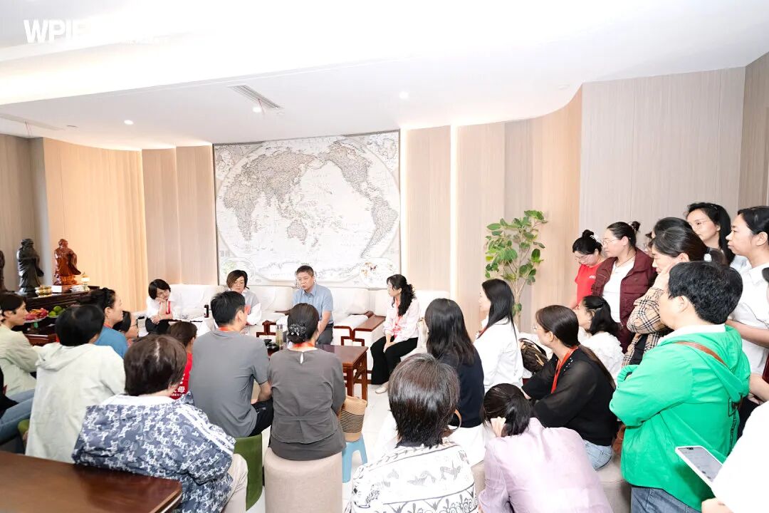 7岁那年被母亲说“就当没生过”,如今为人父的他,不敢把儿子推出门