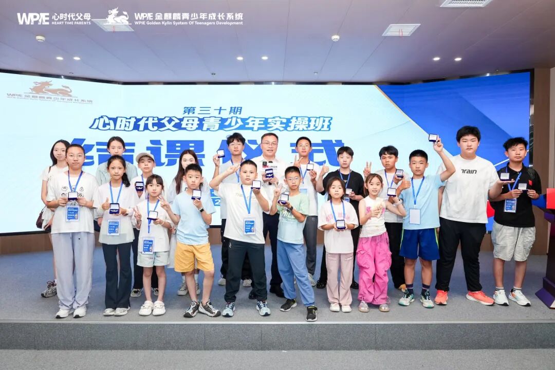 那个从12楼跳下的10岁男孩和在直播间里哭着求家长学习的王纪琼院长:一个在坠落,一个在拼命接!