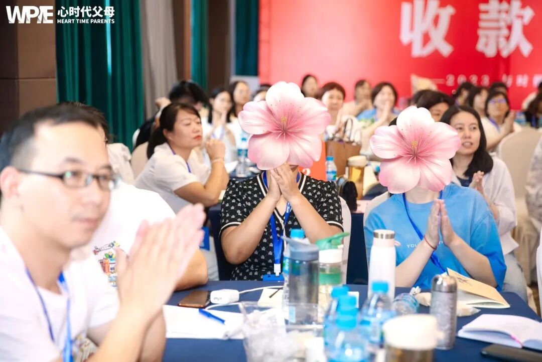 “姐姐就该多付出”“拒绝就是不孝”——文聪老师一语道出残忍的真相:“在至亲眼里,钱比你重要!”