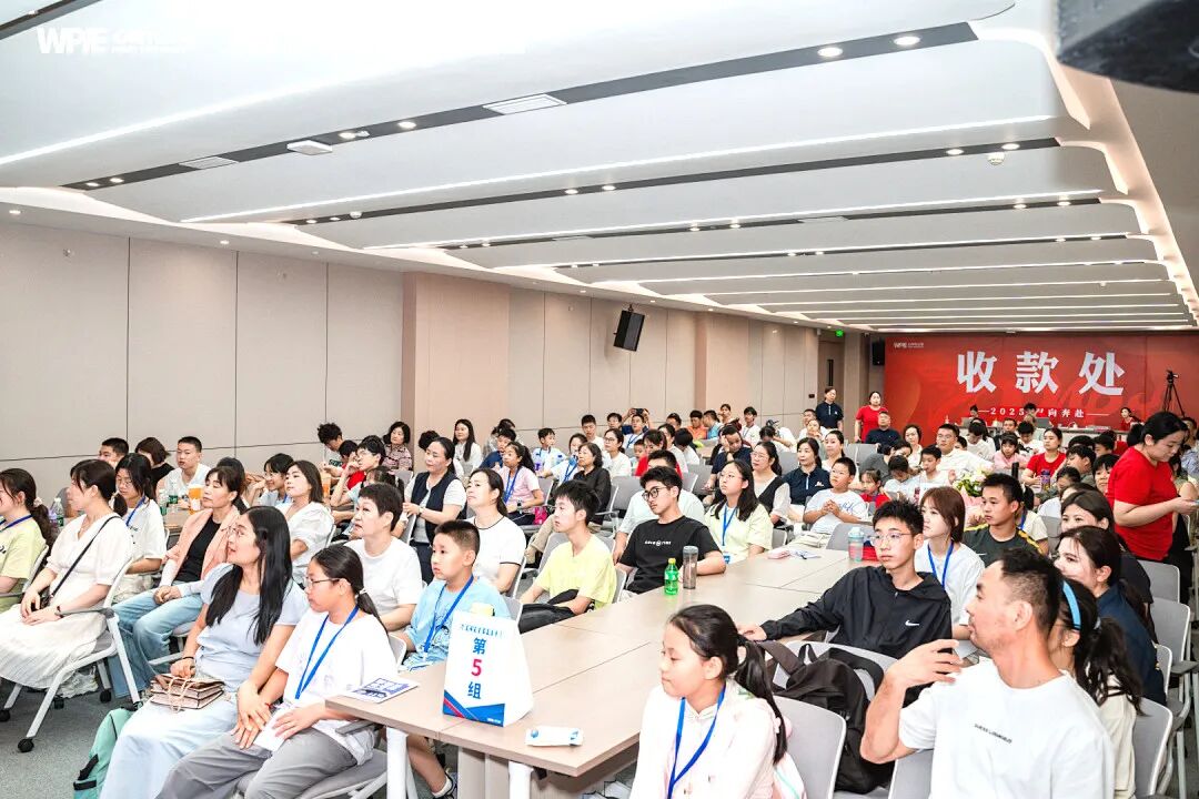 那个从12楼跳下的10岁男孩和在直播间里哭着求家长学习的王纪琼院长:一个在坠落,一个在拼命接!