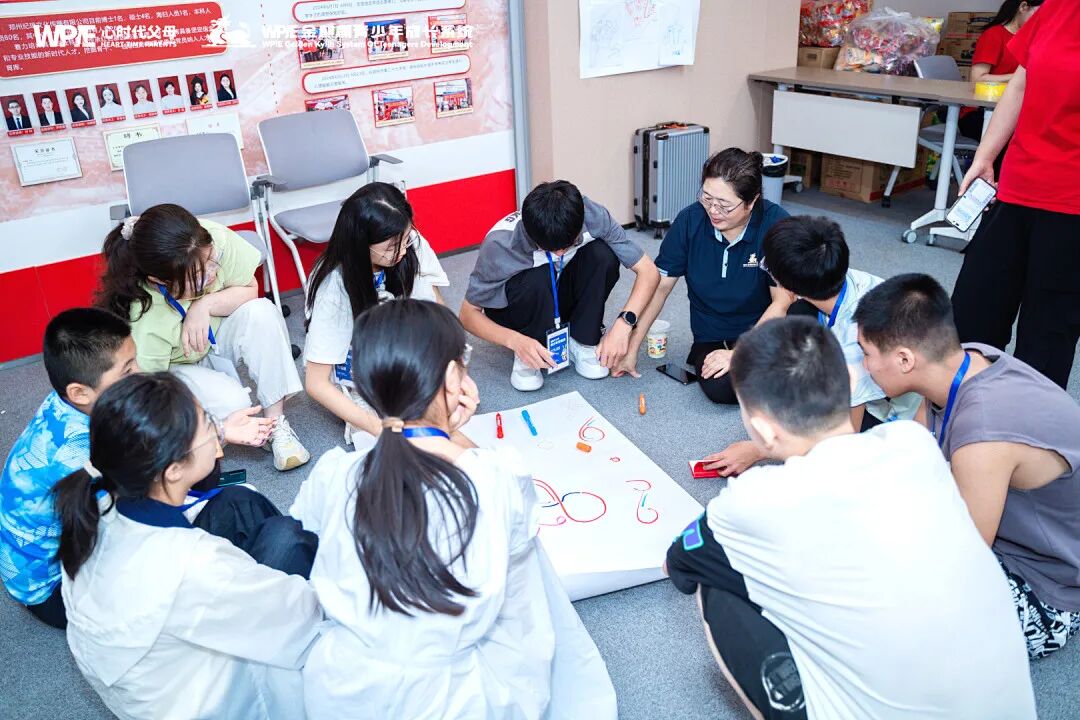 那个从12楼跳下的10岁男孩和在直播间里哭着求家长学习的王纪琼院长:一个在坠落,一个在拼命接!