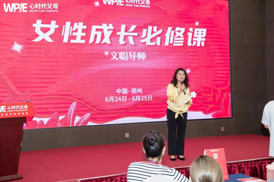 “姐姐就该多付出”“拒绝就是不孝”——文聪老师一语道出残忍的真相:“在至亲眼里,钱比你重要!”