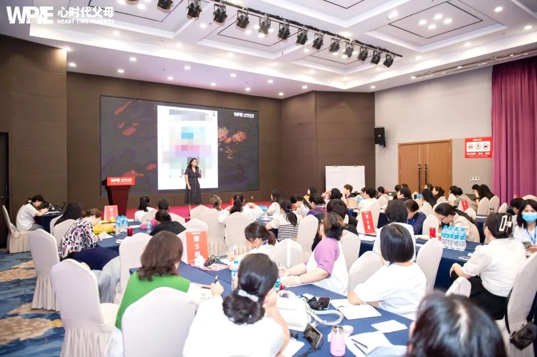 “姐姐就该多付出”“拒绝就是不孝”——文聪老师一语道出残忍的真相:“在至亲眼里,钱比你重要!”