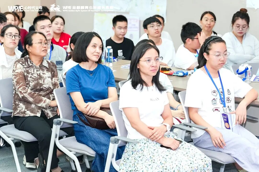 那个从12楼跳下的10岁男孩和在直播间里哭着求家长学习的王纪琼院长:一个在坠落,一个在拼命接!