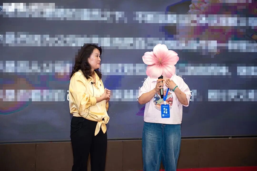 “姐姐就该多付出”“拒绝就是不孝”——文聪老师一语道出残忍的真相:“在至亲眼里,钱比你重要!”