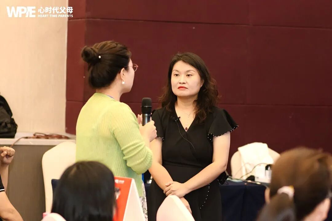 “姐姐就该多付出”“拒绝就是不孝”——文聪老师一语道出残忍的真相:“在至亲眼里,钱比你重要!”