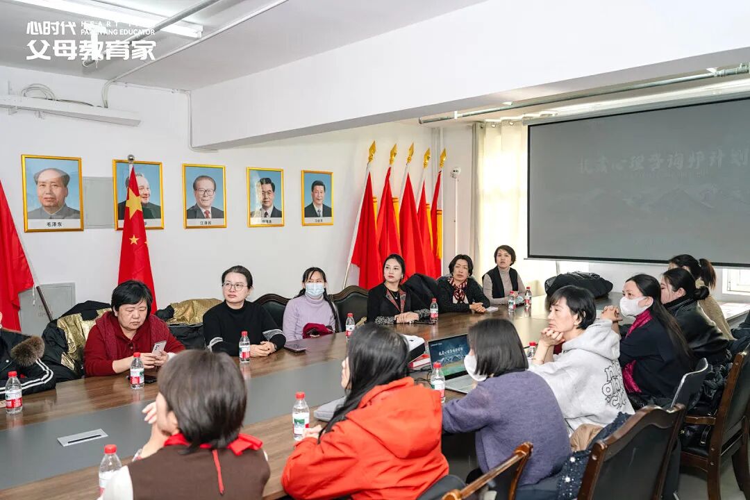 爱上大自己10岁的离异男的女孩说:“他是我的污点!我恨不得掐死他!”直到张兆鹏老师说了一句话,她瞬间释然