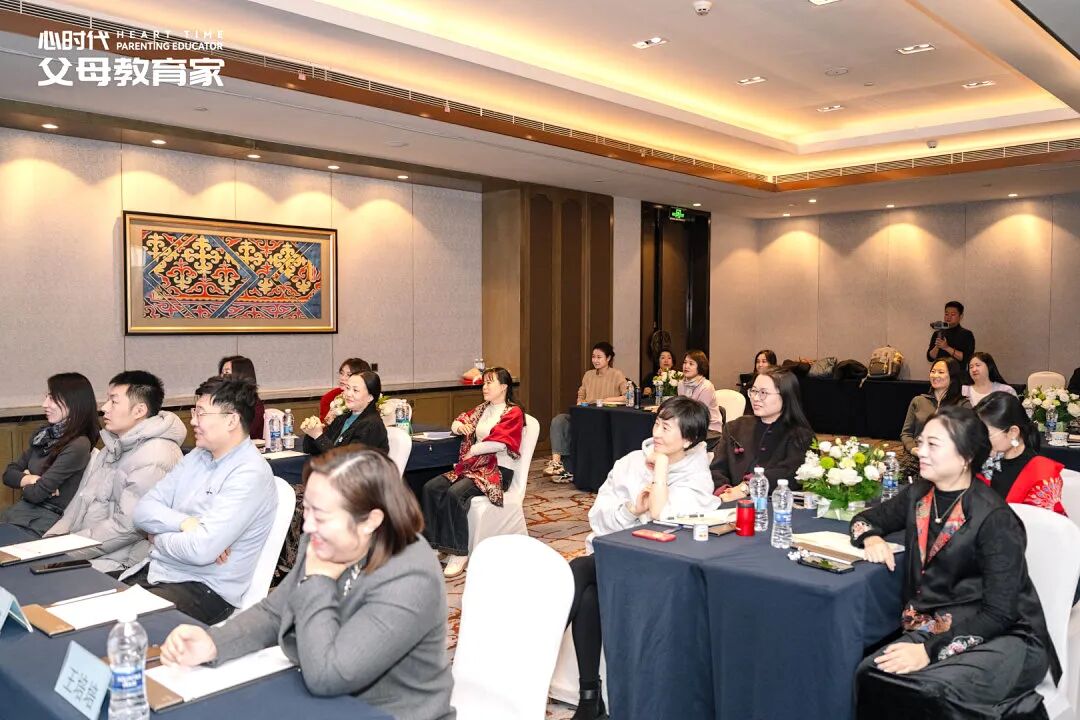 爱上大自己10岁的离异男的女孩说:“他是我的污点!我恨不得掐死他!”直到张兆鹏老师说了一句话,她瞬间释然