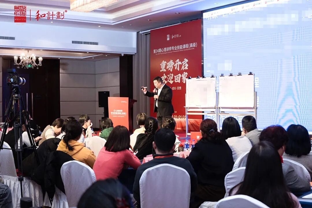 【家庭生态导师班】“我家不养废物!”——孩子厌学多年后,我把他心里的那首歌写了出来