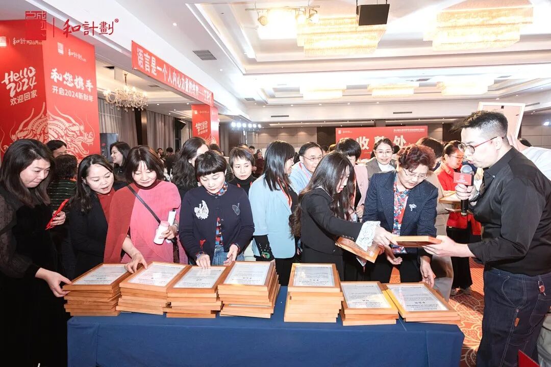 【家庭生态导师班】“老公‘恶心’,孩子烦他,想离又离不了怎么办?”王纪琼院长:“‘恶心’的人,是家庭里最好的教材!”