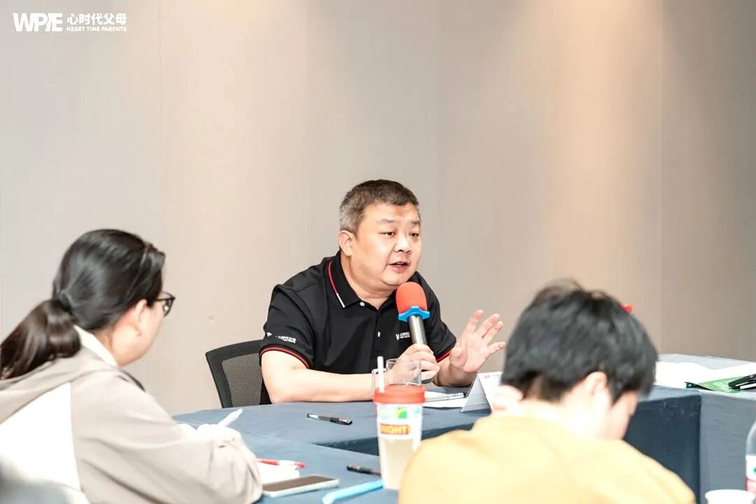 【家庭生态导师班】“老公‘恶心’,孩子烦他,想离又离不了怎么办?”王纪琼院长:“‘恶心’的人,是家庭里最好的教材!”