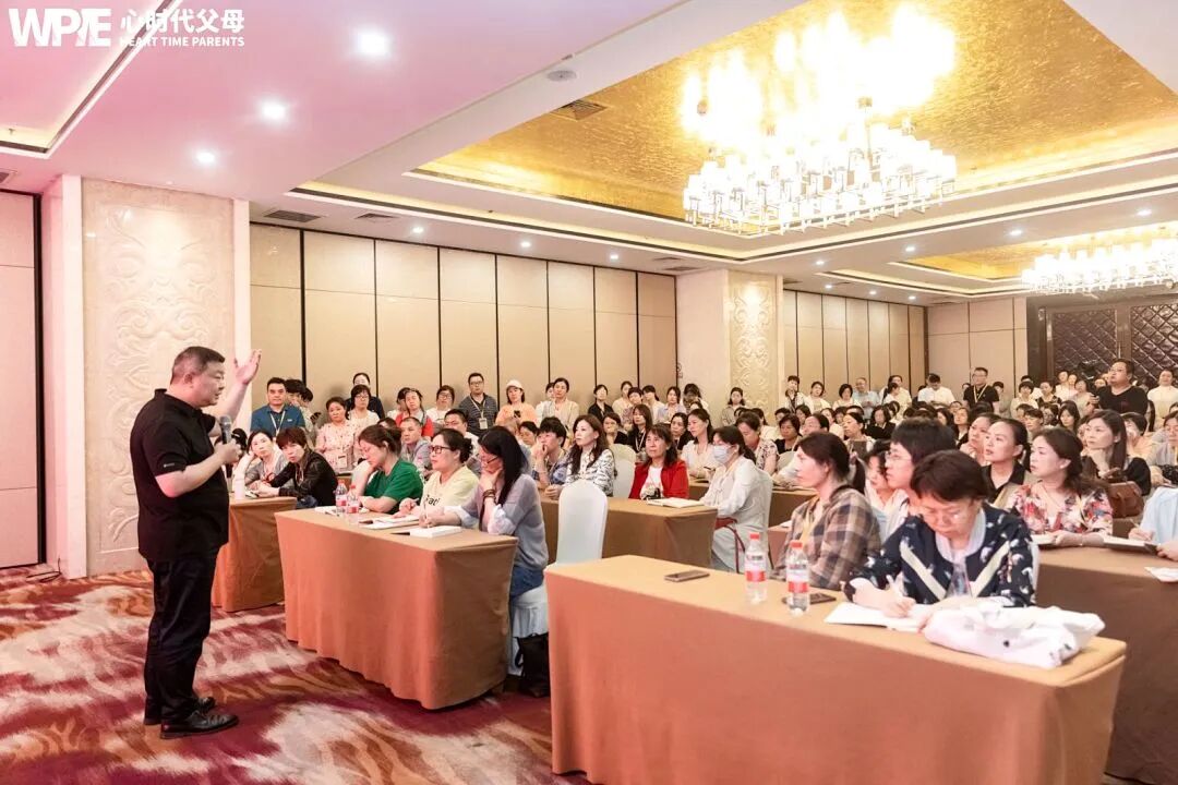 【家庭生态导师班】当“铺地砖”遇上“做美缝”——纪琼院长与文聪老师同讲导师班,学员们直呼“太精彩”!