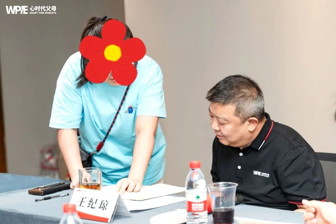 【家庭生态导师班】“老公‘恶心’,孩子烦他,想离又离不了怎么办?”王纪琼院长:“‘恶心’的人,是家庭里最好的教材!”