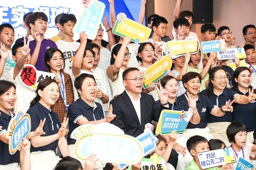 别再做“纠错型父母”了,试试“托举型导师”?