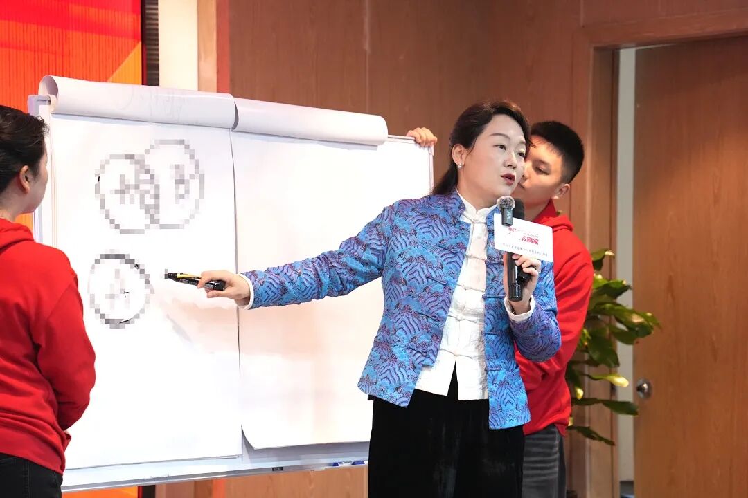 “老师,我一点都不疼,可‘爽’了”——当那个满身伤痕的女孩笑着说出这句话时,不敢想她到底独自承受了多少委屈