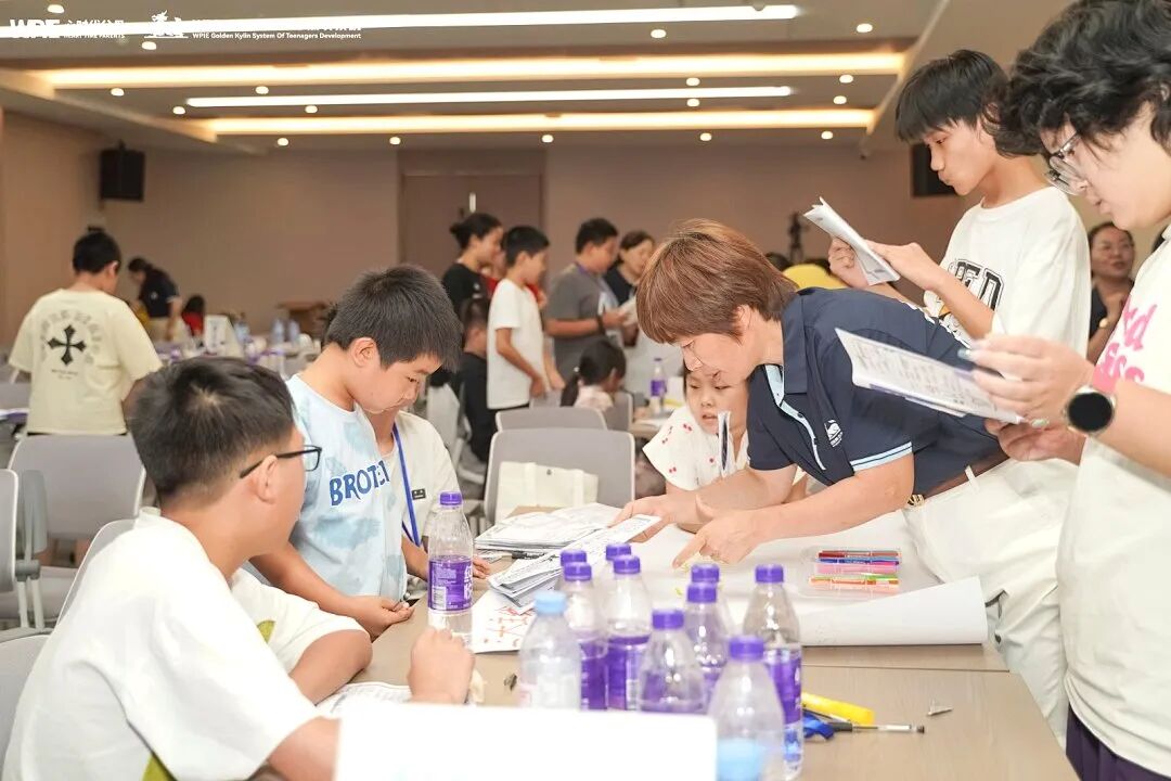 别再做“纠错型父母”了,试试“托举型导师”?