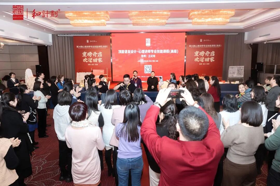 【家庭生态导师班】“老公‘恶心’,孩子烦他,想离又离不了怎么办?”王纪琼院长:“‘恶心’的人,是家庭里最好的教材!”