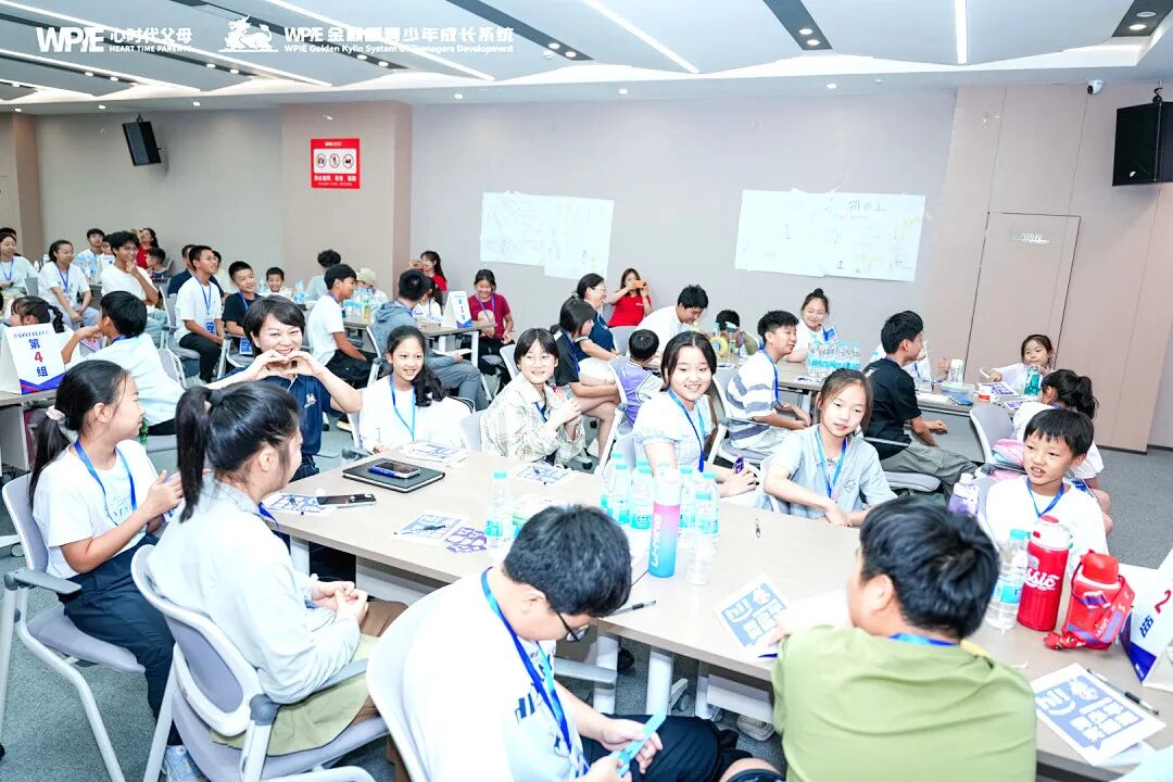 【青少年五大关系课】当孩子们在课堂上说出“在家里十有八九听不到”的真心话后,家长沉默了