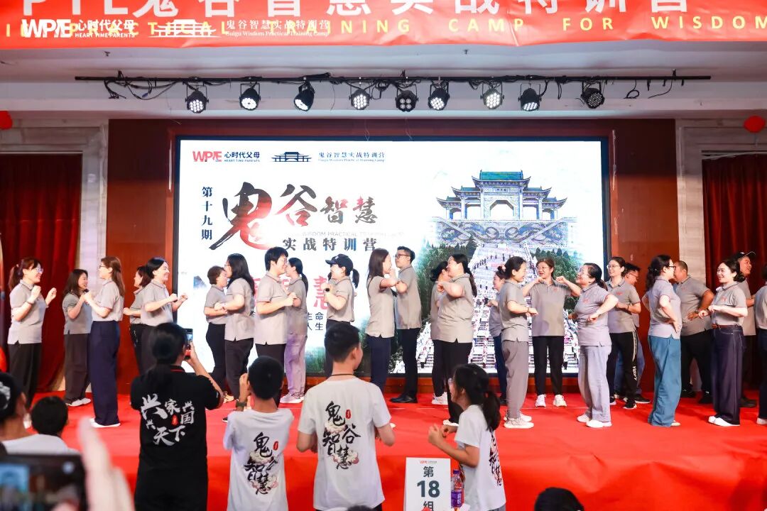 【青少年五大关系课】如果你不敢在台下跟唱,就别怪孩子不敢上台