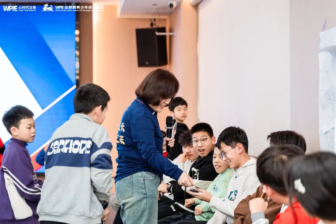 从“扇自己耳光”到“助孩子考700分”——这个爸爸值得全网学习!