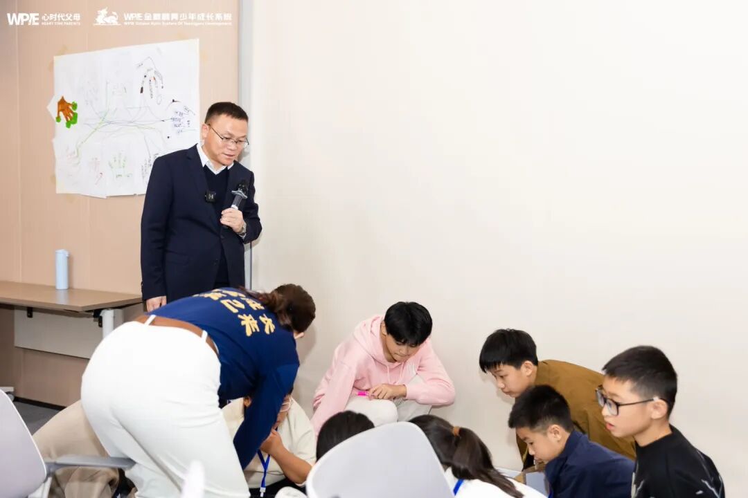 从“扇自己耳光”到“助孩子考700分”——这个爸爸值得全网学习!