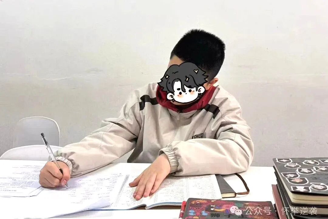 【狮子王】 他曾视老师为“敌人”,却在21天后主动走进校门