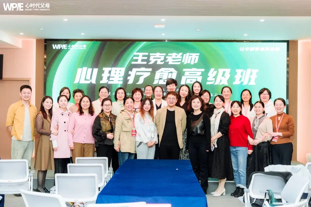 一位单亲妈妈的自白:“我以为我们关系很好,直到上大一的儿子因自残在手臂上缝了五针后……”