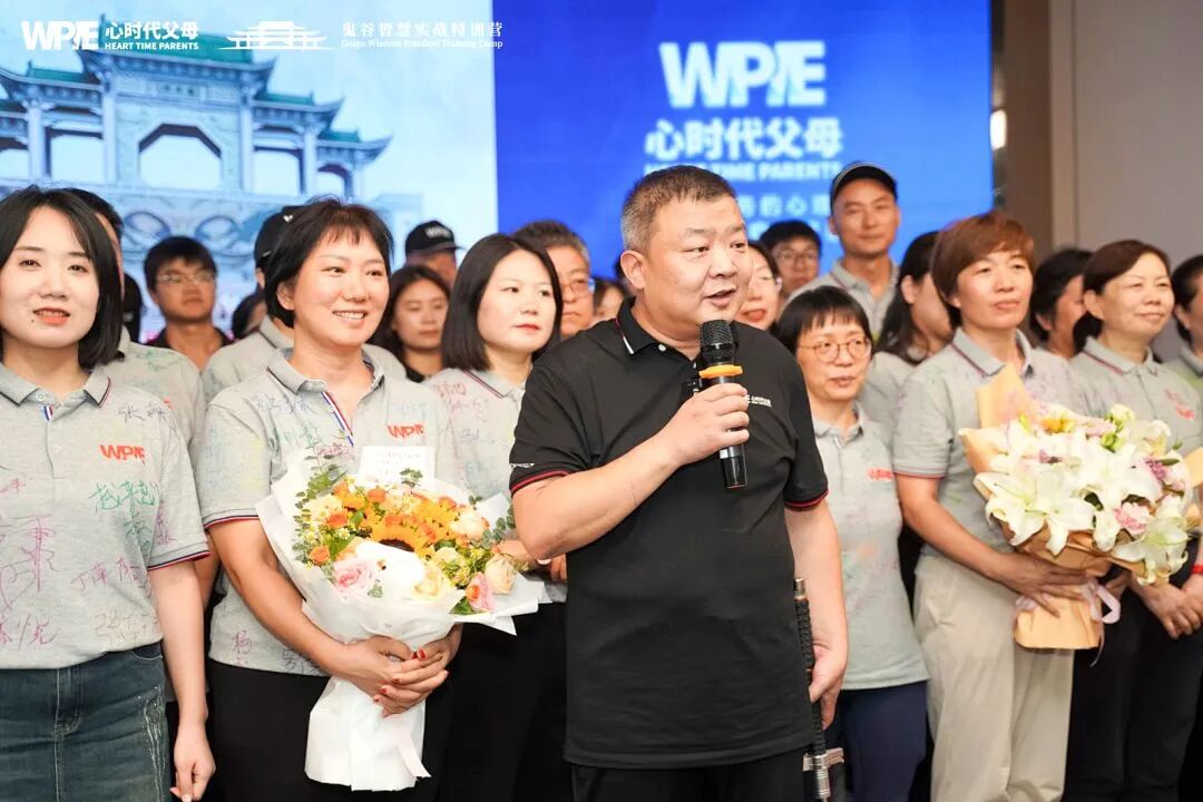 【青少年五大关系课】如果你不敢在台下跟唱,就别怪孩子不敢上台