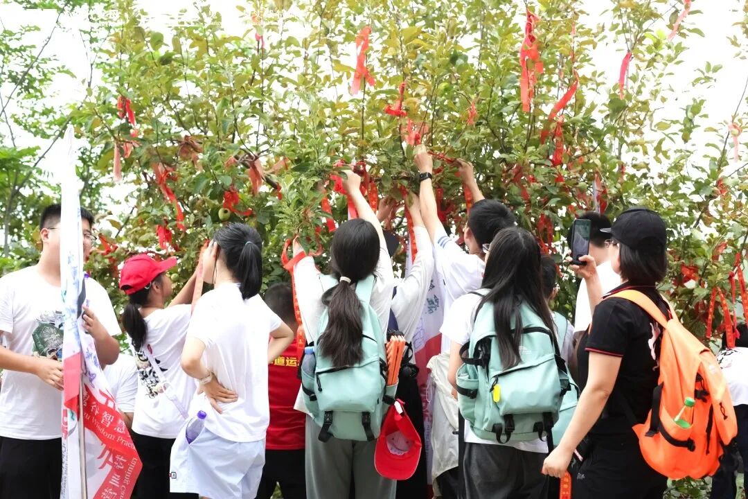 【青少年五大关系课】如果你不敢在台下跟唱,就别怪孩子不敢上台