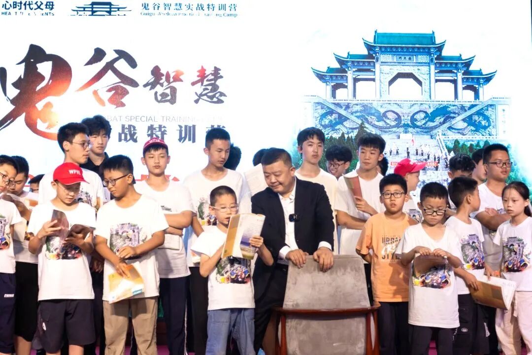 【青少年五大关系课】如果你不敢在台下跟唱,就别怪孩子不敢上台