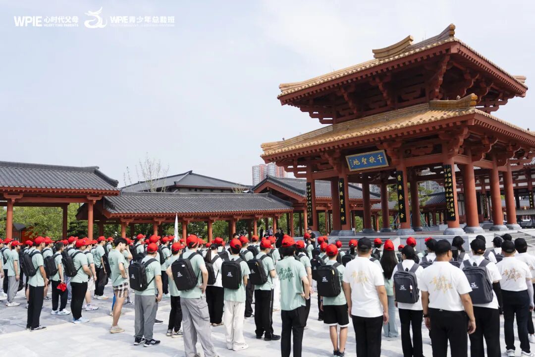 【青少年总裁班】从潍坊到南阳,千里送锦旗:这位母亲用行动告诉你,为什么一定要让孩子参加《青少年总裁班》!