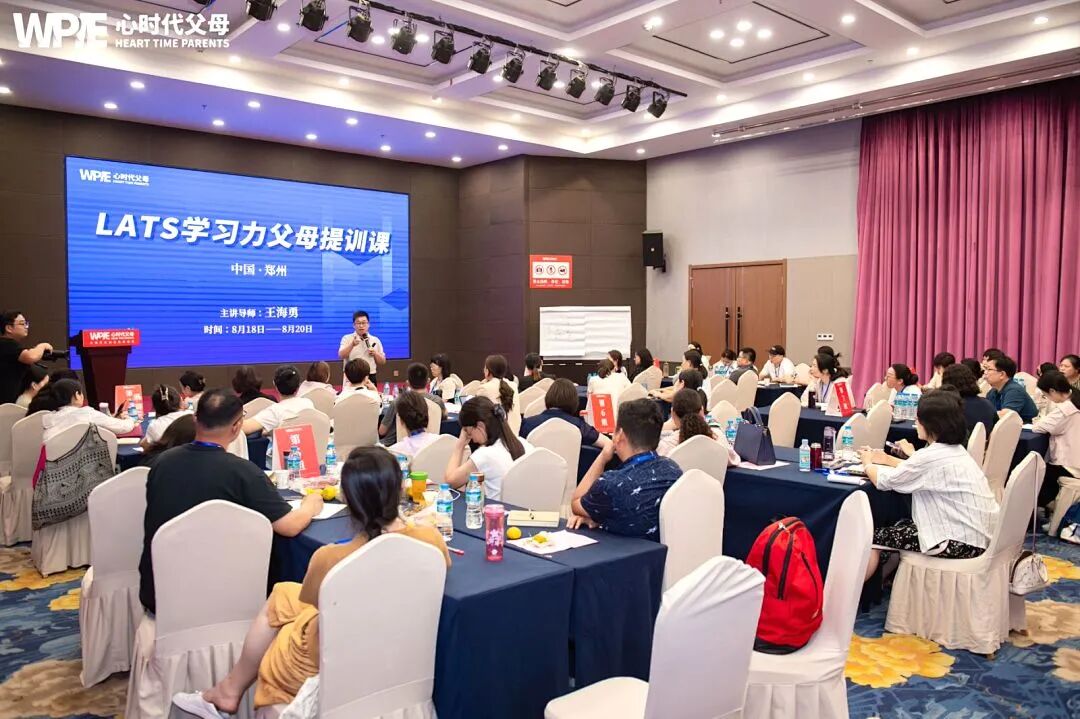 “爸,你不识字,看什么?”“看你写作业,我就高兴”——“文盲父亲”的一句话,打脸了多少“高知父母”